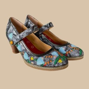 Embroidered Mary Jane Heels SOFFIA Brand New "Georgina" Embroidered Shoes